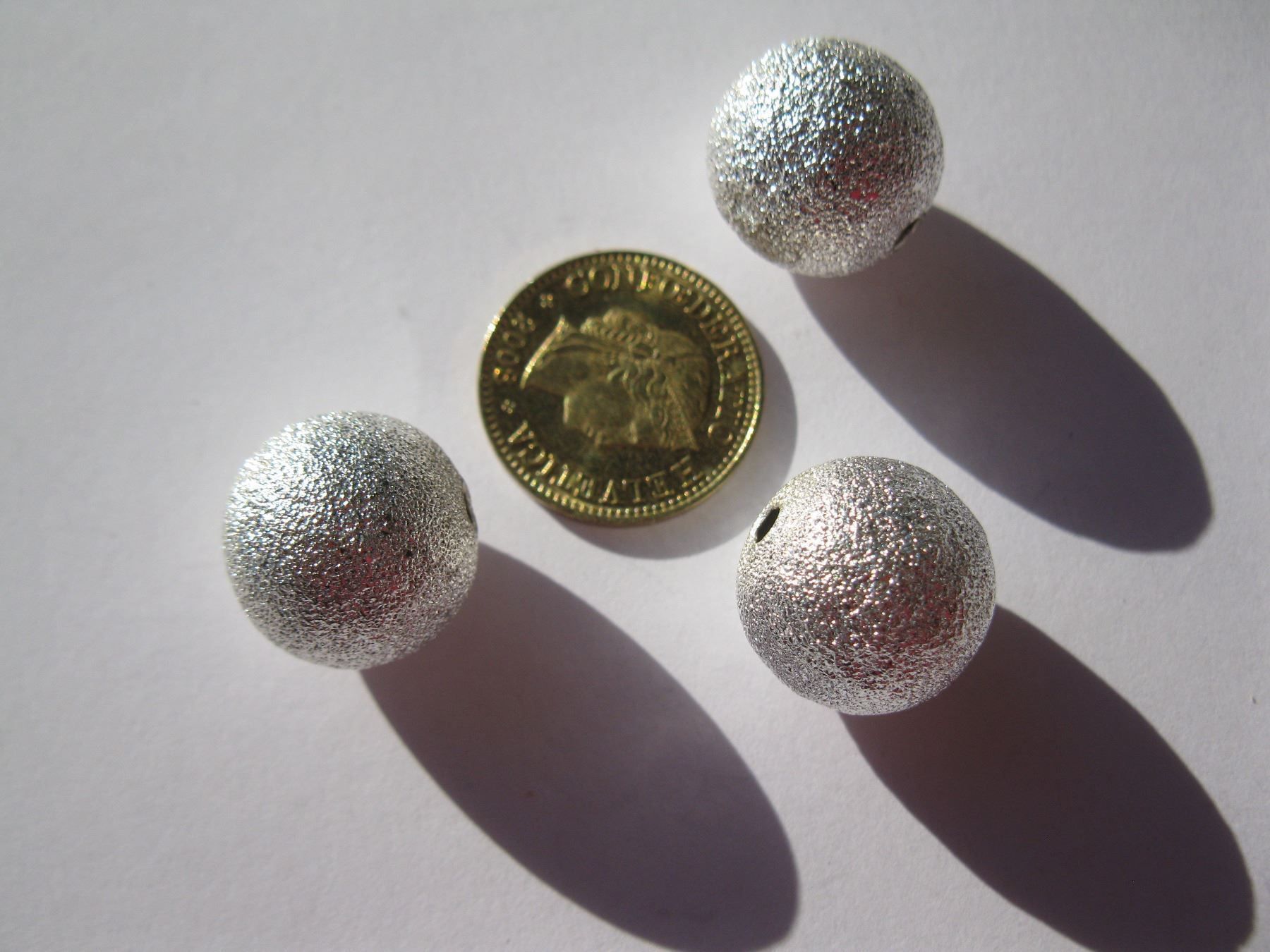 Perle (finte): 3 Stardust Perlen, 14mm – Nuovo e nell'imballaggio originale da St. Margarethen TG venduto da LuanaKa 2