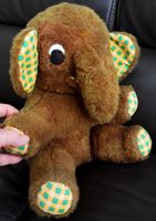 Aparter, neuer Plüsch-Elefant.