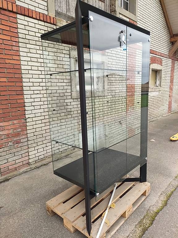 Vitrinen: Vitrine – Gebraucht aus Inwil von inf_2lzz