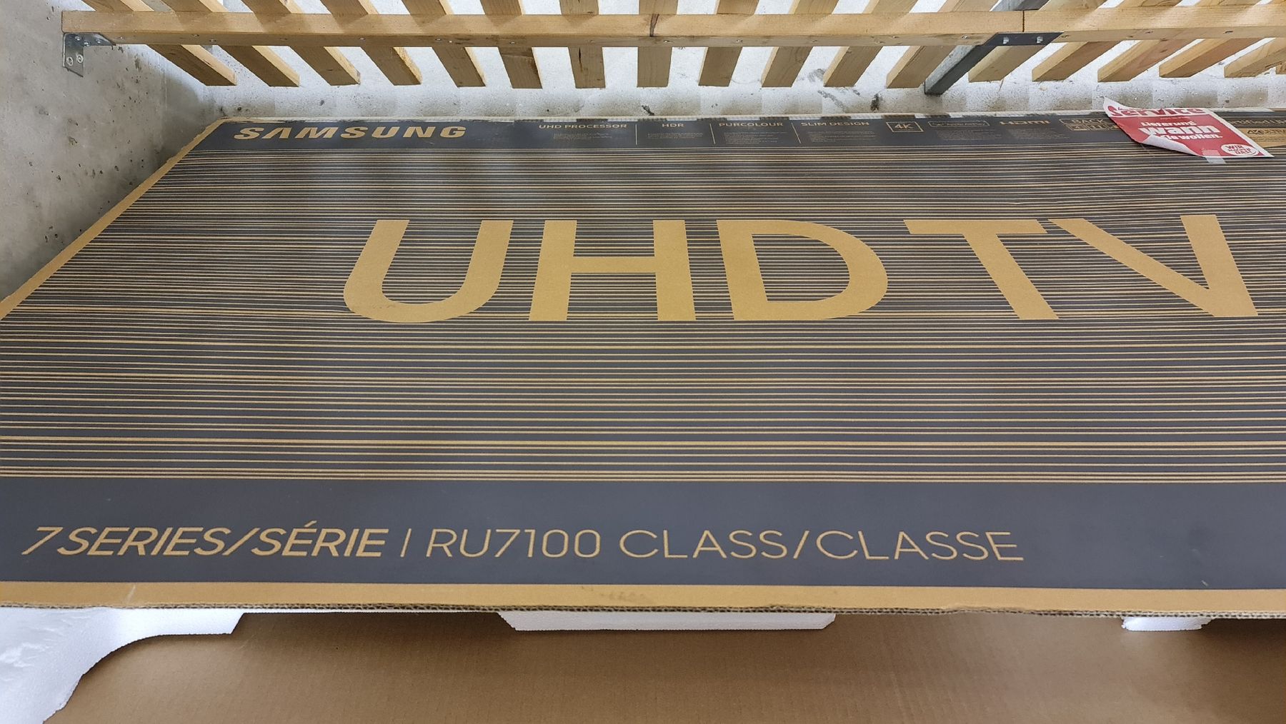 Samsung Fernseher: tv bench with samsung tv – Neu (gemäss Beschreibung) aus Neuenhof von ayesham 4