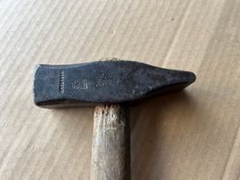 Hammer geschmiedet «Gu»