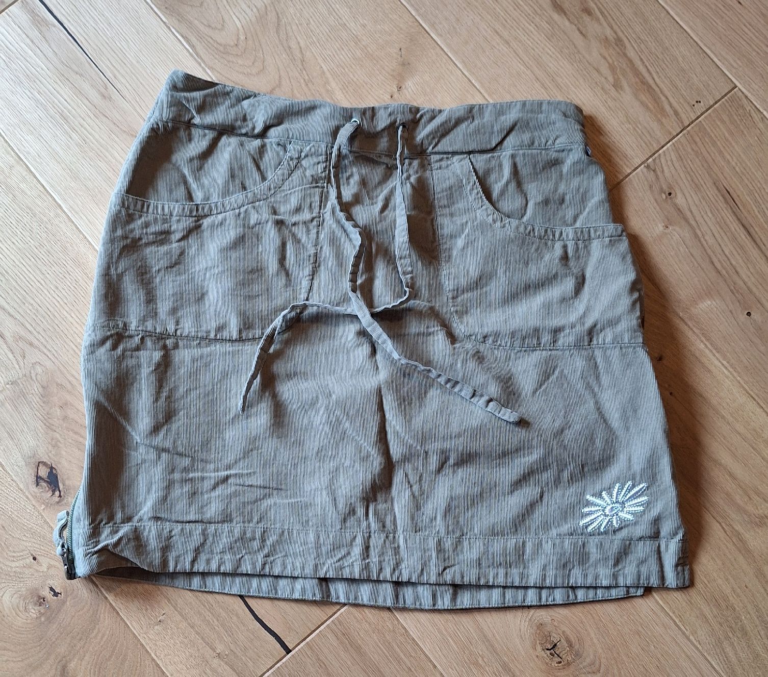 Gonne: Skoop Jupe Gr. M – Usato da Grindelwald venduto da sunnyside01