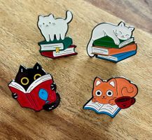 4x Pin Katze Bücher