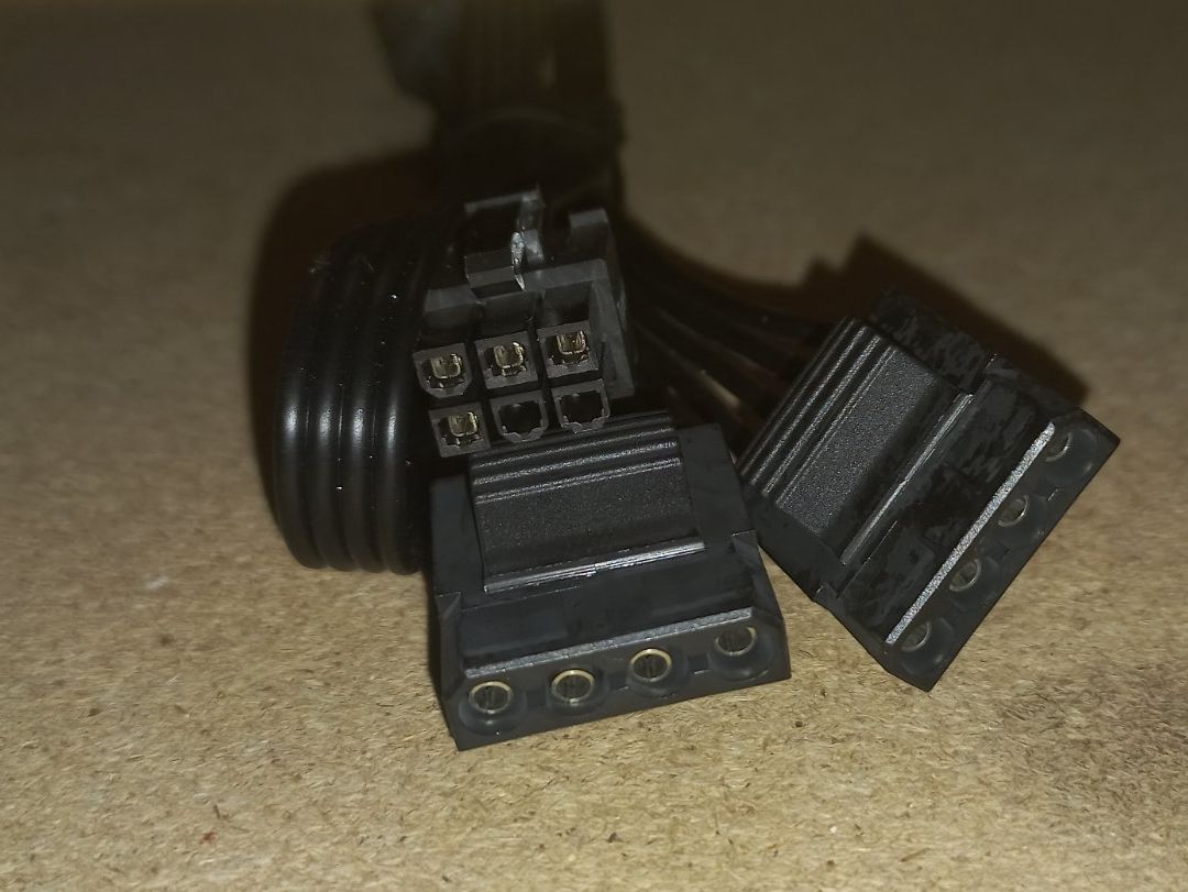 Molex Cavi: Molex Kabel. (PSU 6-Pol - 2x Molex) – Nuovo (secondo la descrizione) da Binningen venduto da Douglas.Q