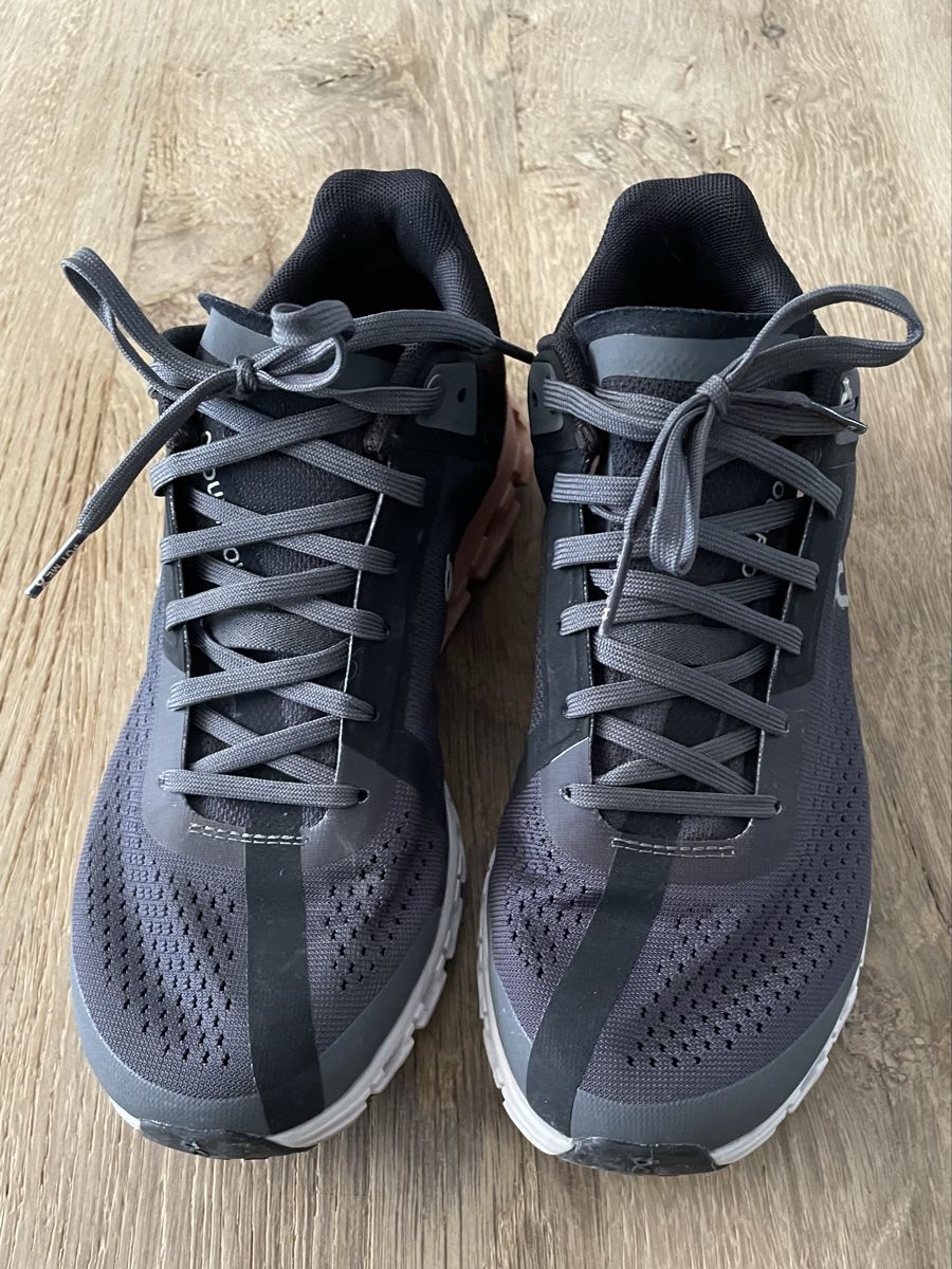On Damenschuhe: On cloud Grösse 37.5 fast neu – Gebraucht aus Böbikon von dob_9y97 4