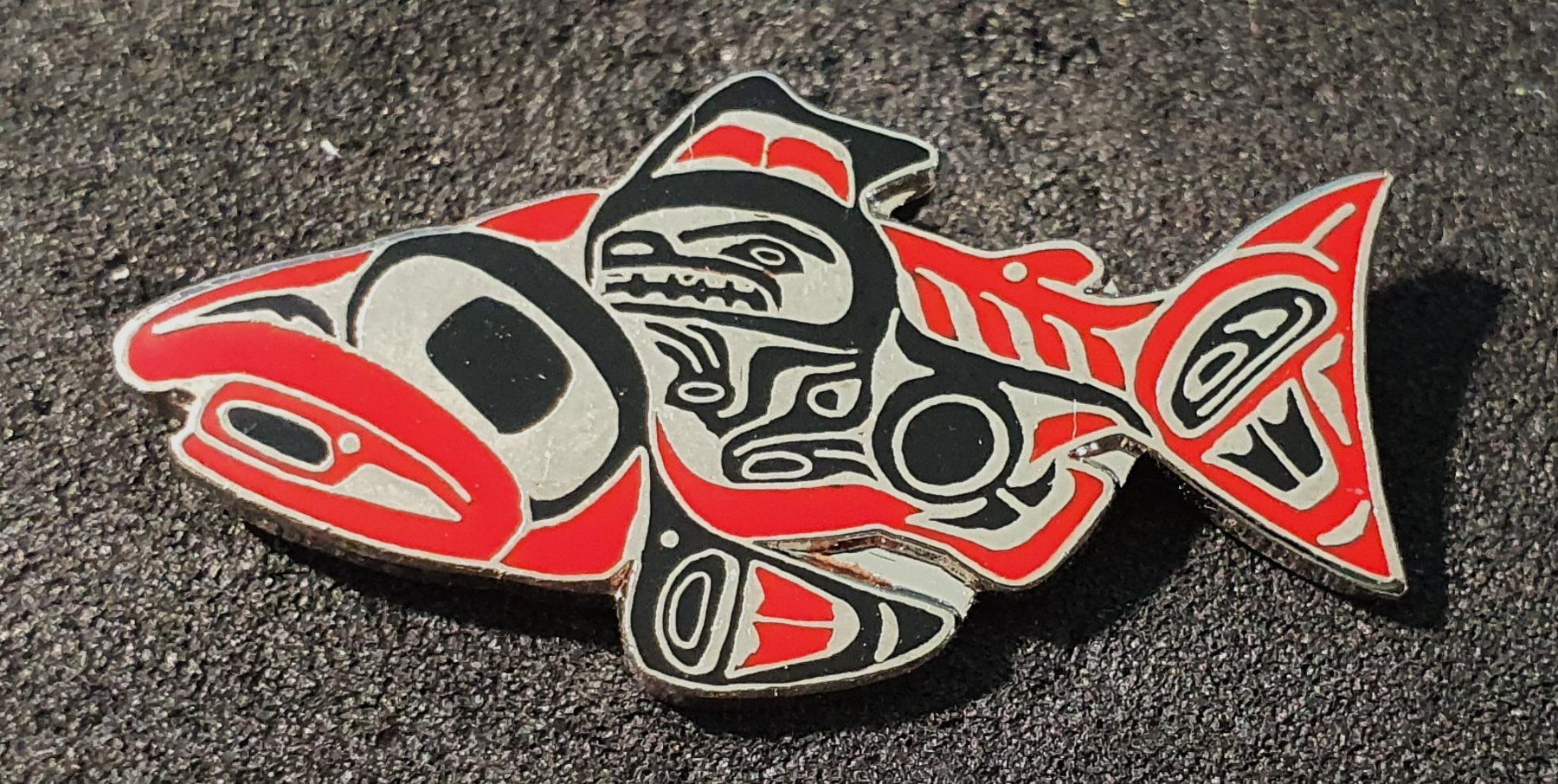 Placchette & Badge: CC834 - Kunst Pin Fisch – Usato da Reinach BL venduto da Boston-Verkauf