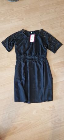 Kleid Schwarz mit Spitze Grösse S mit Etikett