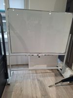 Whiteboard auf Rollen Metallrahmen weiss guter Zustand