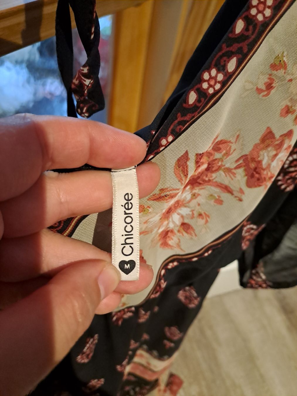 Robes: Chicoree Kleid Grösse M Blumenmuster – D'occasion à Rickenbach LU par bishiida 1