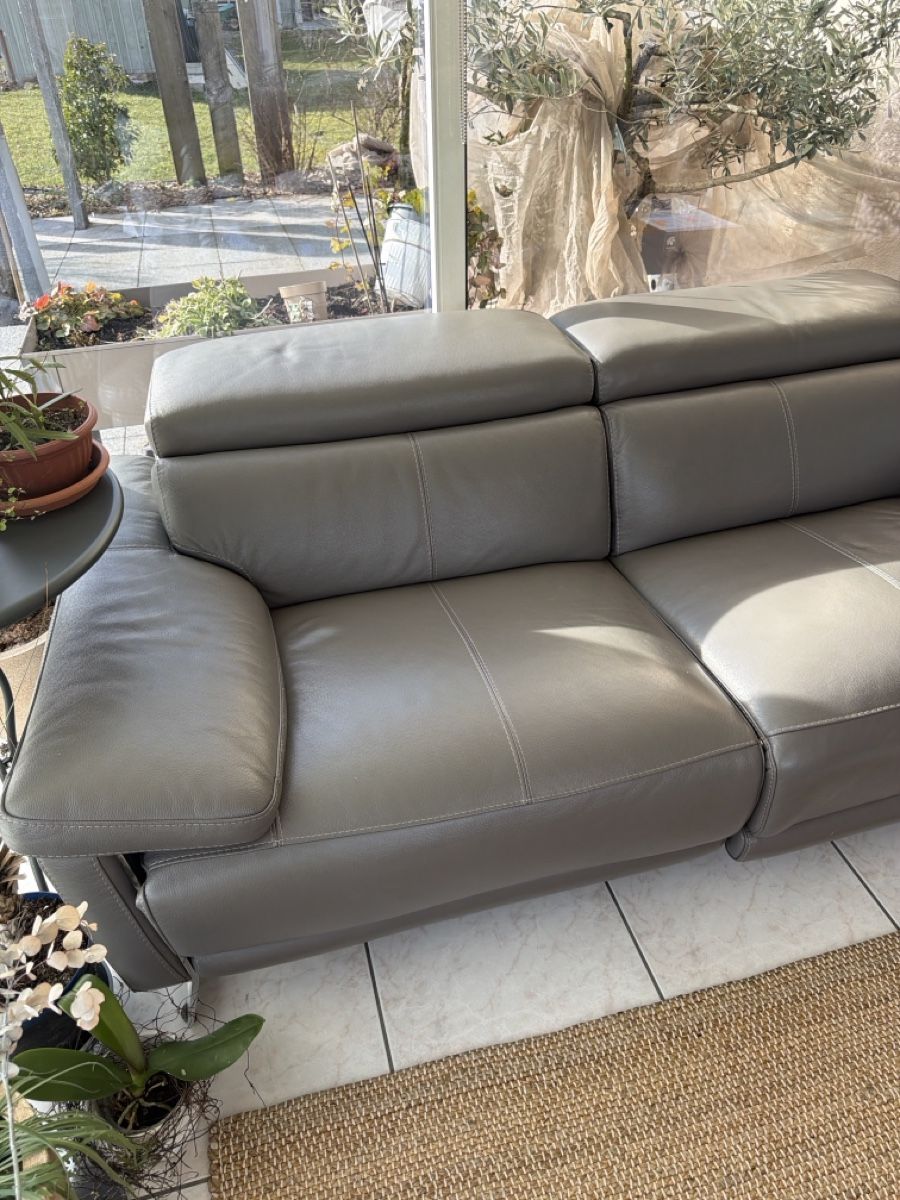 Sofas: Canapé en cuir gris électrique – Gebraucht aus Moutier von Ma2740 1