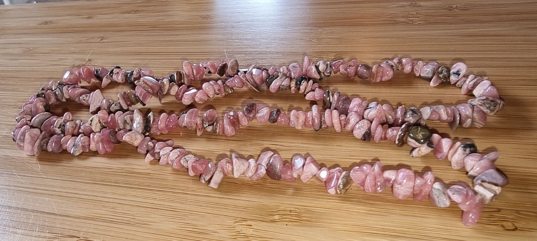 Minerali & Pietre curative: Rhodonit Splitter 3-11mm. Strang 80cm. – Nuovo e nell'imballaggio originale da Menziken venduto da Mirager 1