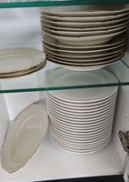 Kaffeeservice Teller und Schalen beige mit Goldrand