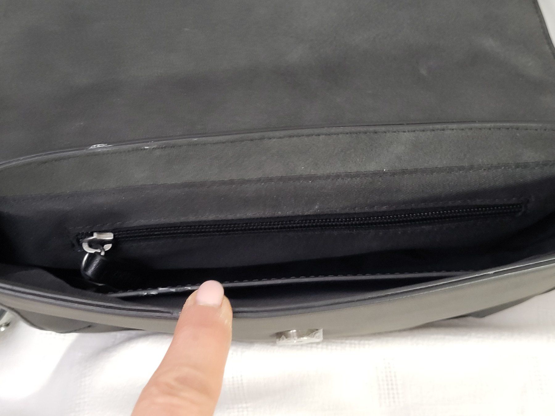 Maison Scotch Borse da donna: Schwarze Ledertasche mit Kette, Scotch&Soda – Usato da Zürich venduto da Roberto040 5