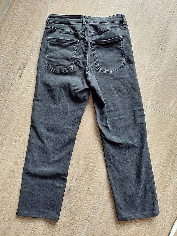Cos Jeans: COS Jeans 34 / 36 Slim Straight Cropped – Gebraucht aus Zürich von Julia0123 4