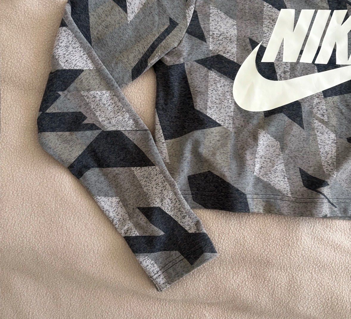 Nike Pullover & Sweatshirts: pull nike cropped – Gebraucht aus Montreux von m.mlkstn 3
