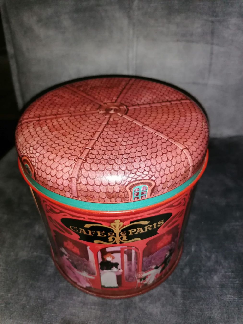 Tutte le decorazioni: Biskuitsdose Paris / boîte à bisquits Paris – Nuovo (secondo la descrizione) da Corcelles-près-Payerne venduto da RxOne_Krs 2