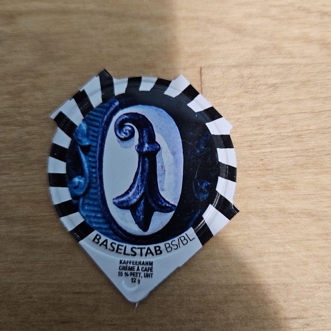 Kaffeerahmdeckel: Baselstab BS Kaffeerahm Deckel  – Gebraucht aus Basel von Melibu