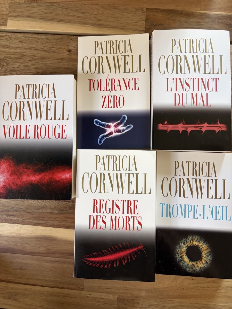 Livres: 5 Romans de Patricia Cornwell   – D'occasion à Crissier par Nouchki76