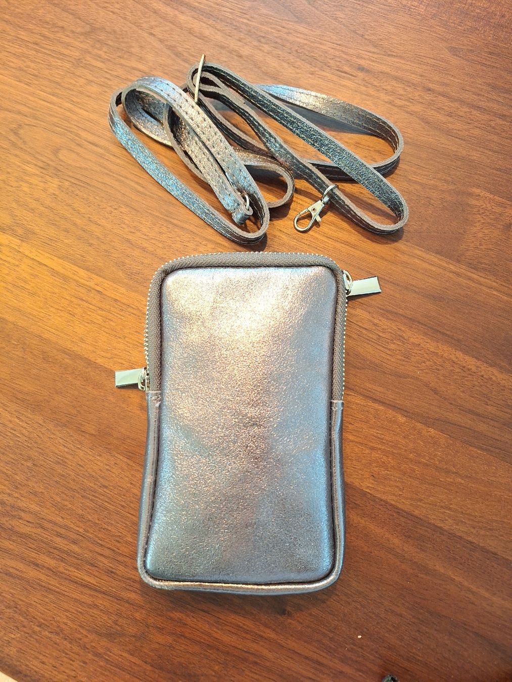 Borse da donna: Handytasche mit Riemen metallic Farbe neu – Nuovo (secondo la descrizione) da Spiez venduto da Tanja_Strohmeier026