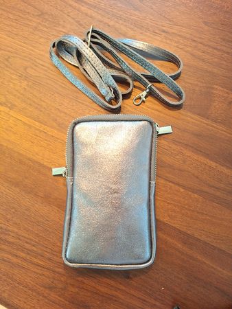 Handytasche mit Riemen metallic Farbe neu