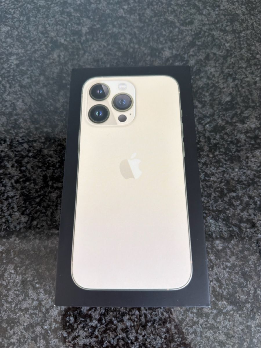 Apple Telefoni cellulari / Smartphones: Iphone 13 pro, gold, 128 GB – Usato da Heerbrugg venduto da l.j.s