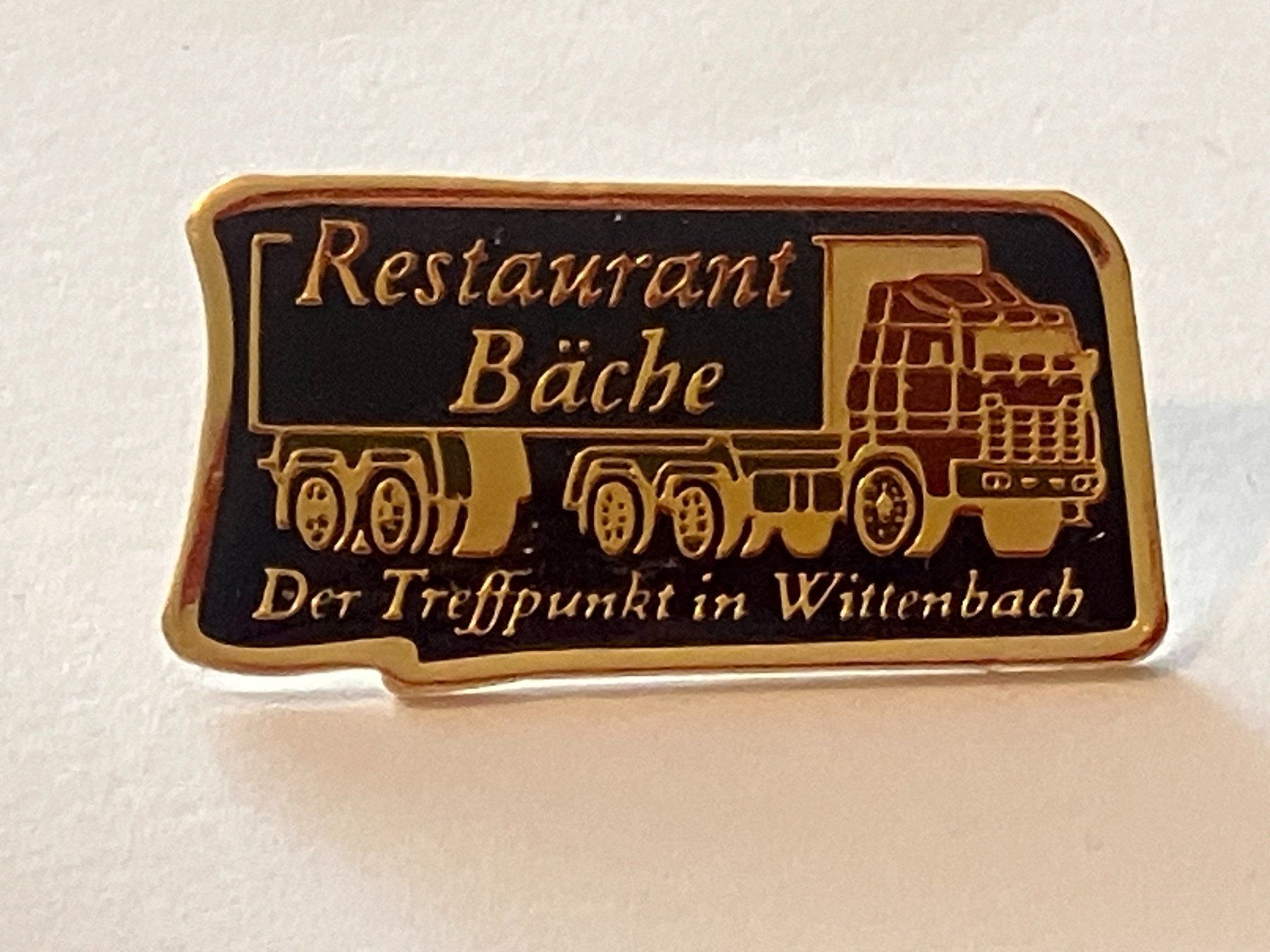 Plaketten & Abzeichen: 1 Pin Restaurant Bäche Wittenbach – Gebraucht aus Basel von djwwpp
