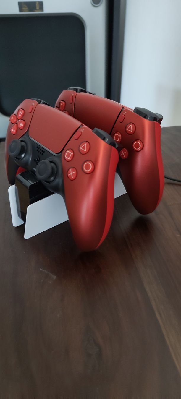 Sony Controller: 2 Stk. PS5 Controller inkl. Ladestation  – Usato da Hüniken venduto da Satoshi.Nakamoto 1