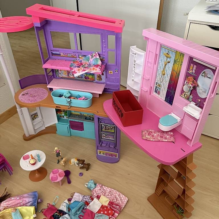 Maisons pour enfant: Barbiehaus mit Zubehör – D'occasion à Hochdorf par Franciscochico 3