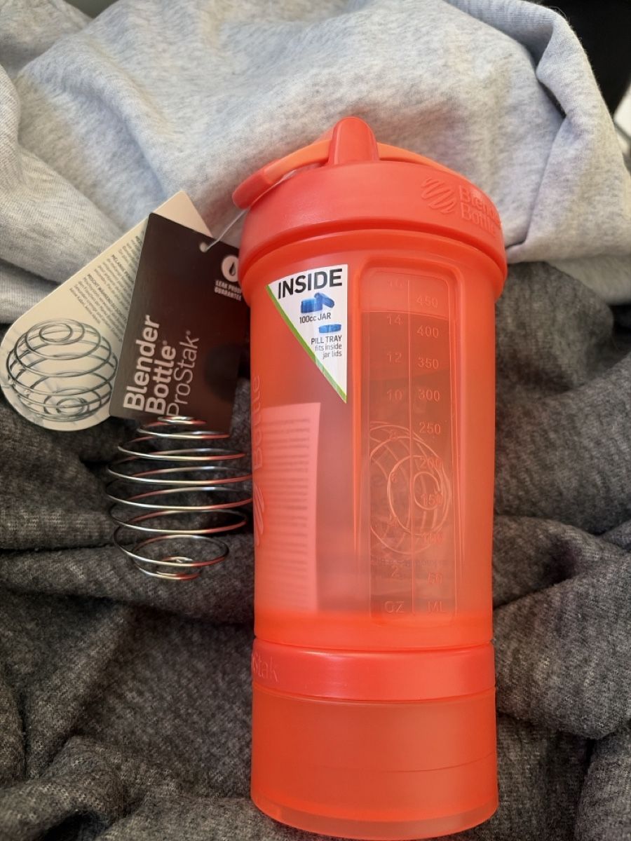 Trinkflaschen & Thermosflaschen: Blender Bottle ProStak 650ml Coral – Neu (gemäss Beschreibung) aus Embrach von Yeasy