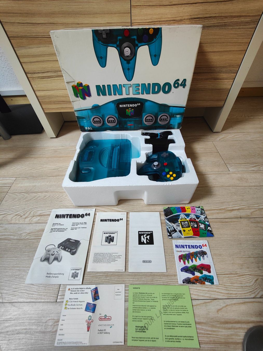 Nintendo Console: Console Nintendo 64 "Édition Ice Bleu" Turquoise en Boîte – Usato da Châtelaine venduto da Chompis 1