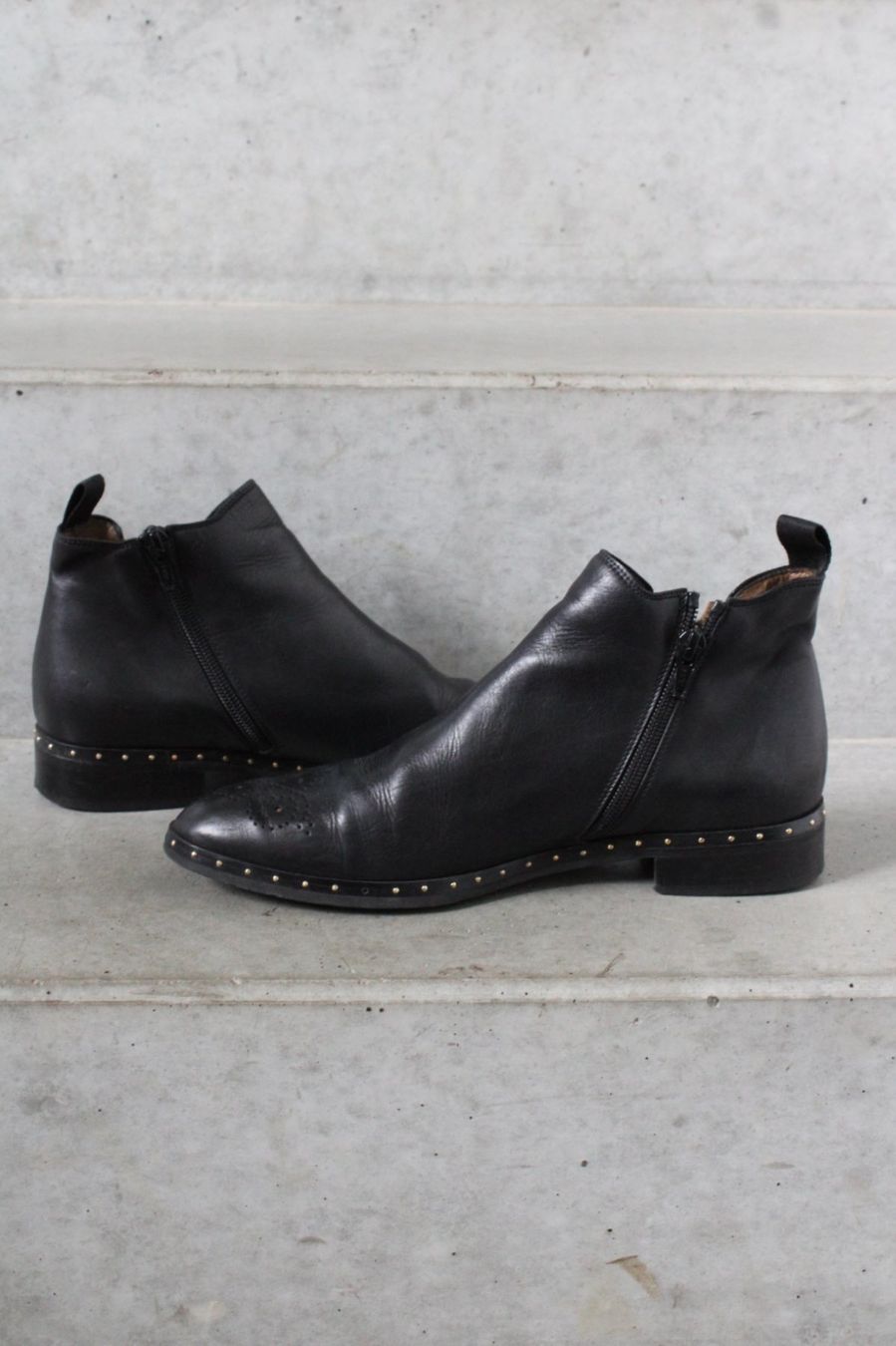 Navyboot Scarpe da donna: Pertini Leather Ankle Boots with Studs – Usato da St. Gallen venduto da look-twice 5