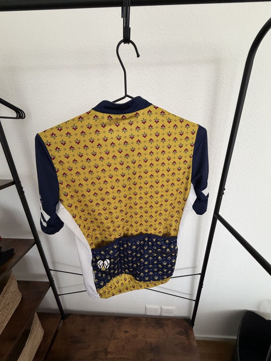 Canottiere & Pantaloni: Cafe du Cycliste Jersey (S)  – Usato da Zug venduto da CyclingThings 1