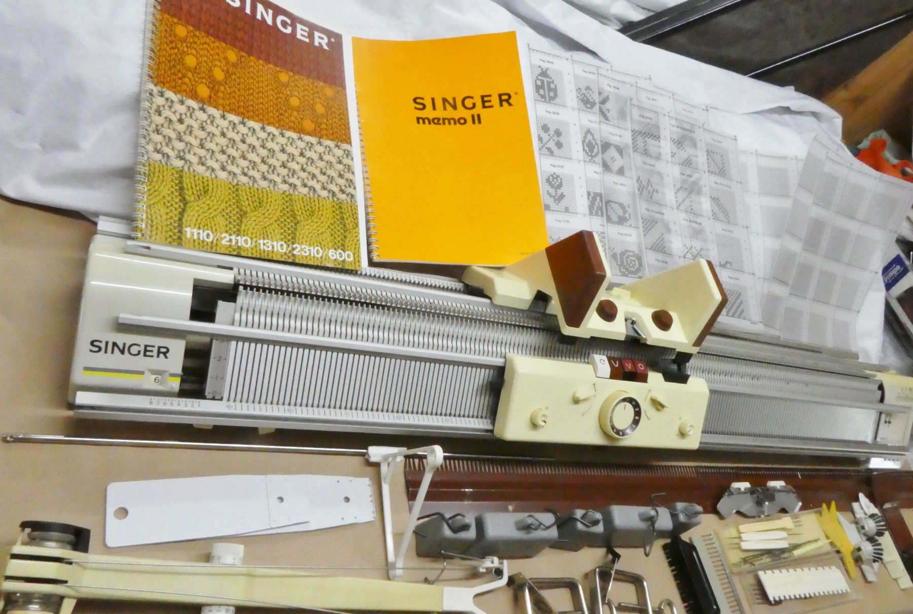 Alle Maschinen: Strickmaschine Singer Memo II – Gebraucht aus Siebnen von Ra-la-ra-ol 9