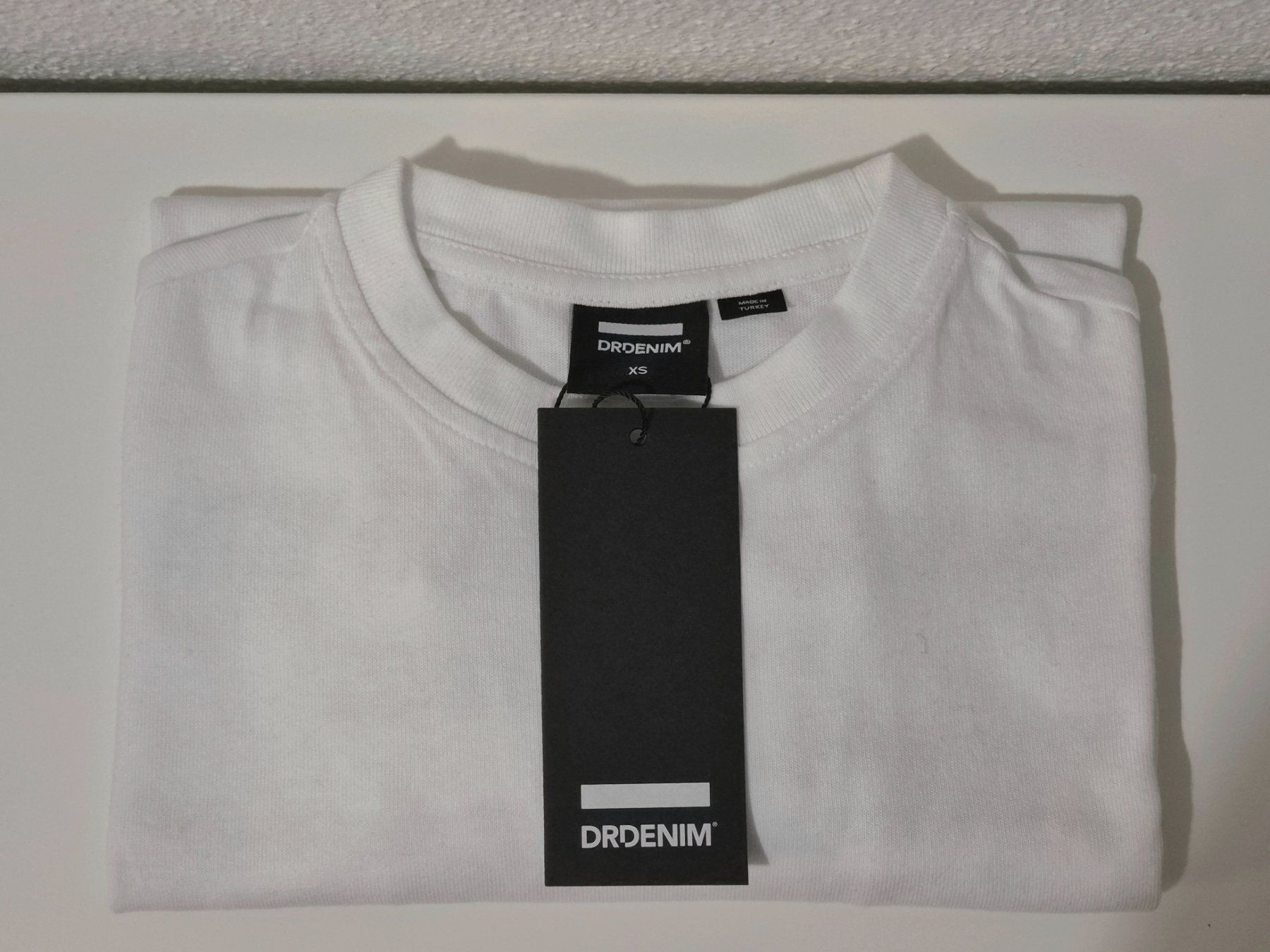 Calvin Klein T-Shirts: Beiges Calvin Klein T-Shirt – Neu und originalverpackt aus Zürich von New_username 3