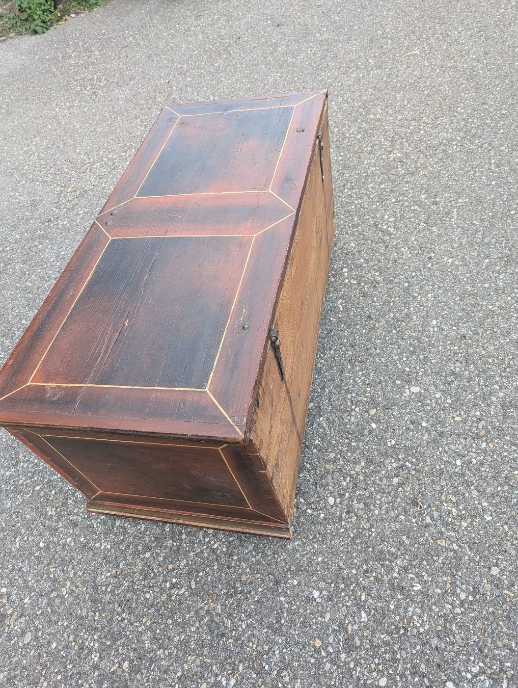 Truhen: Bemalte Holztruhe – Gebraucht aus Lüsslingen von Famshop 5