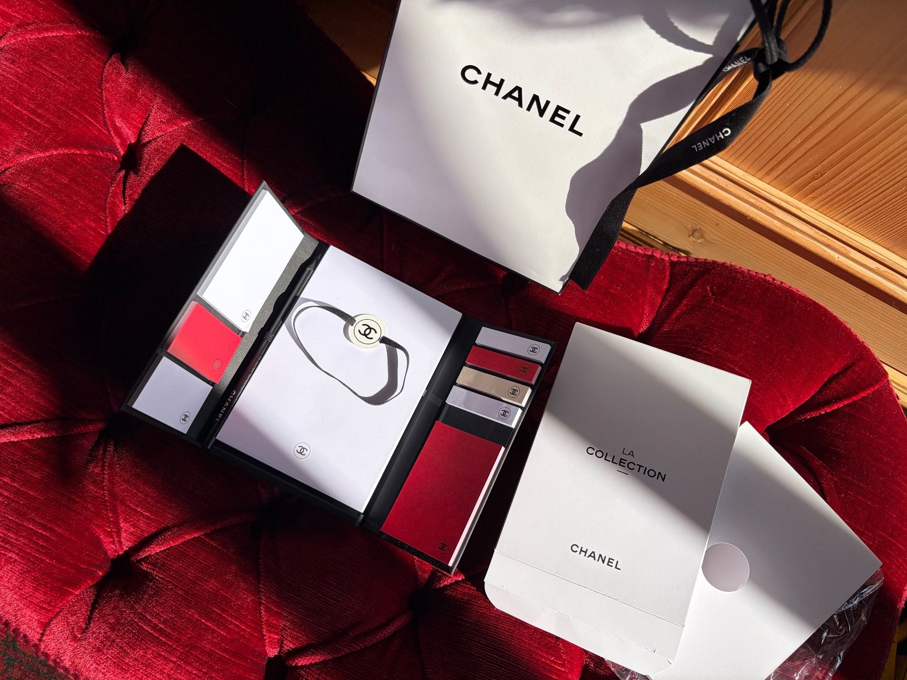 Libri: CHANEL  LA COLLECTION  Buch  / Notizbuch mit Bleistift / – Nuovo (secondo la descrizione) da Interlaken venduto da Bona55 6