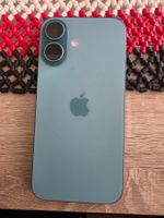 Apple iPhone 16 petrol mit spezieller Hülle