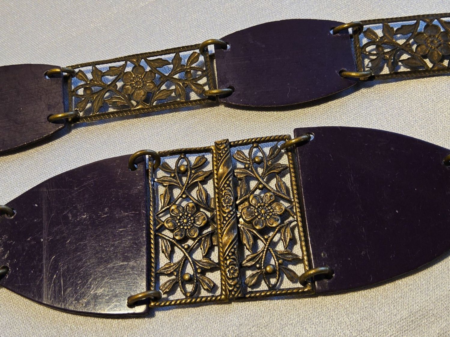 Cinture: Antiker Bakelit Metall Lila Gürtel ca 1920 – Usato da Zürich venduto da helsan