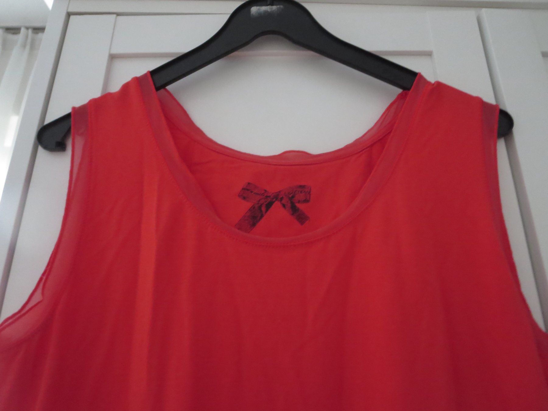 T-Shirts: 2 Ärmellose Damen Shirts /Gr. 42 – Gebraucht aus Wallisellen von Arvenstube 2