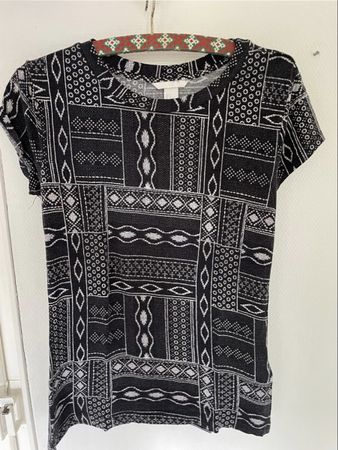 GEMUSTERTES T-SHIRT GRÖSSE S