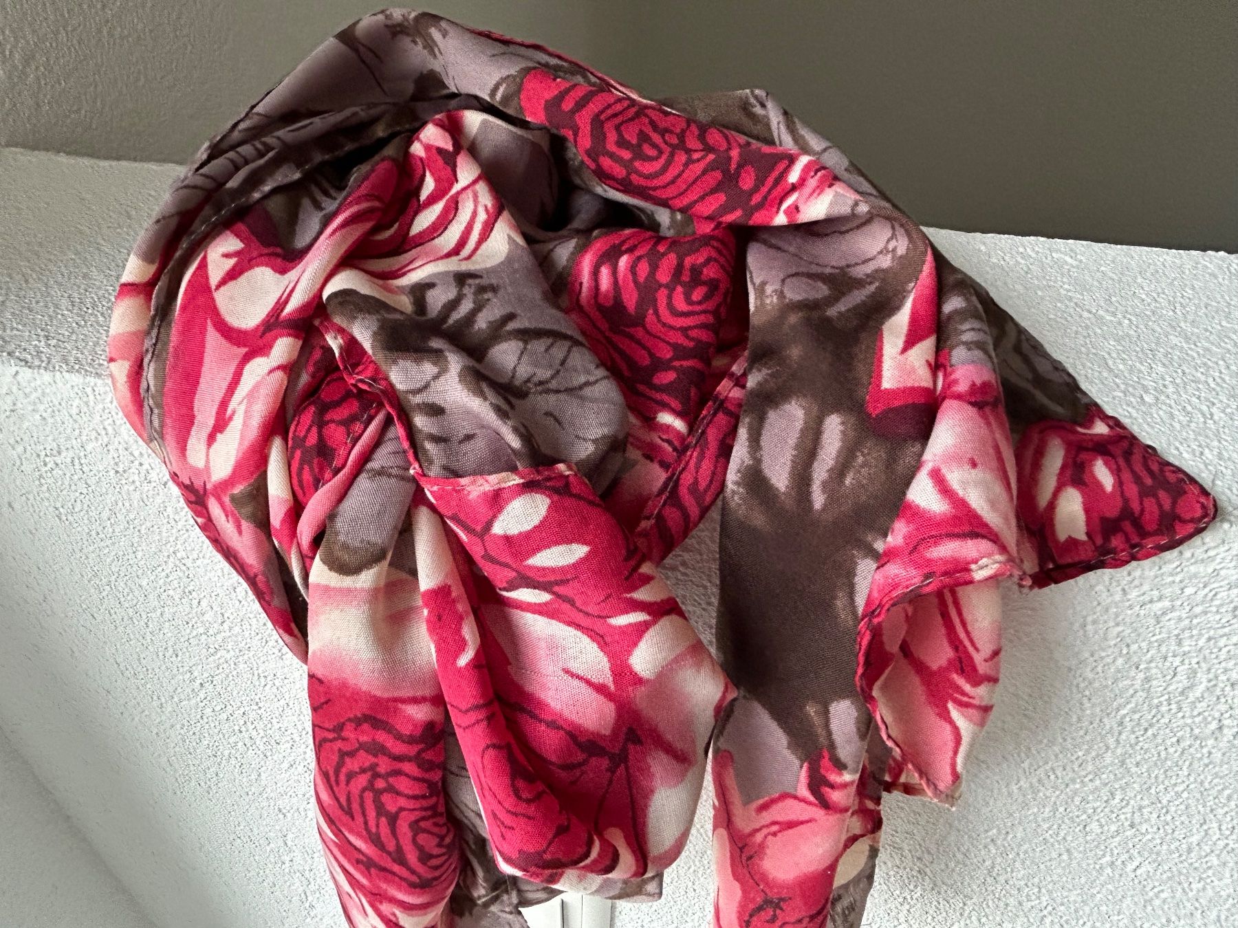 Foulard & Sciarpe: wunderschöner Schal mit Rosenmotiv – Nuovo (secondo la descrizione) da Eschenz venduto da glaro14 1
