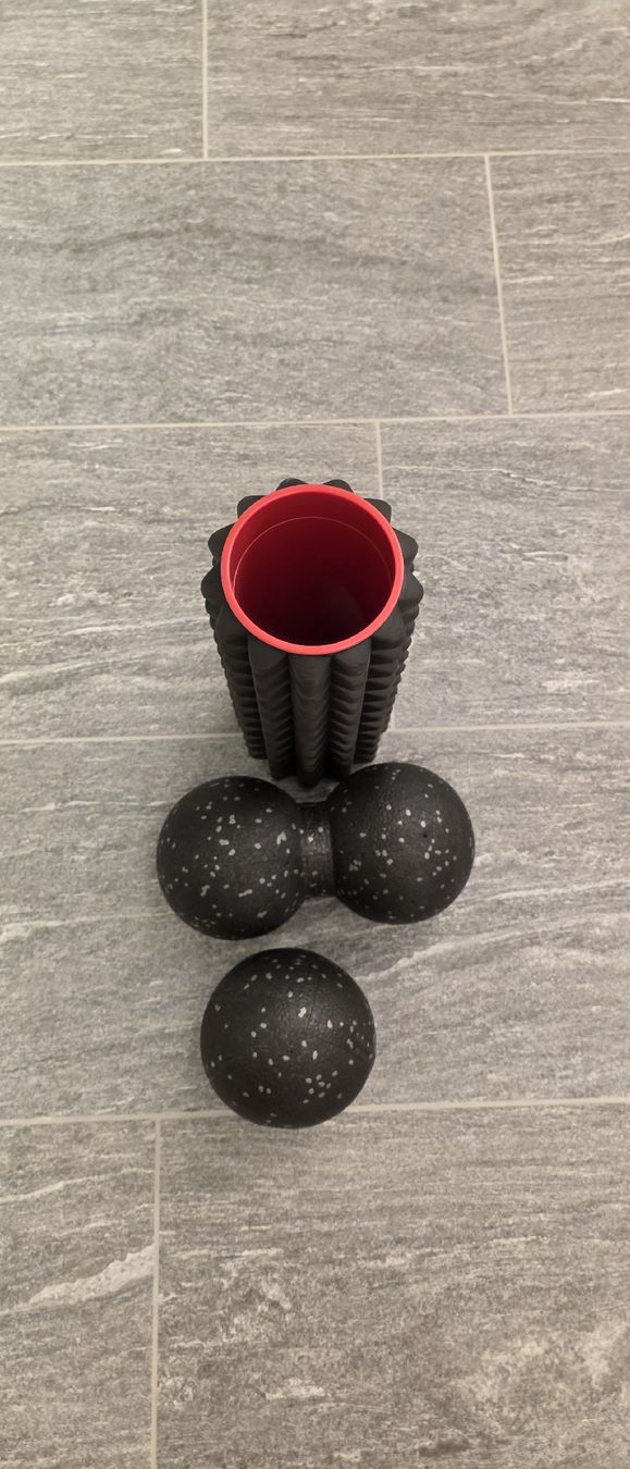Massagegeräte: Foam Roller Set Massager Black Red Used – Gebraucht aus Klosters von FelixG2179