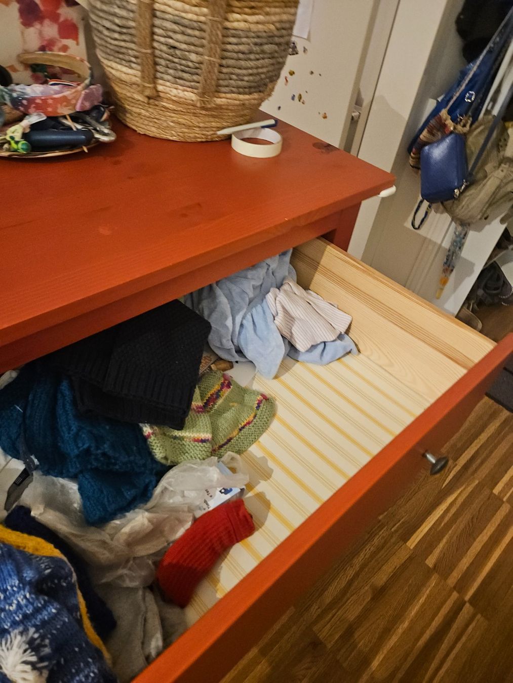 Kommoden: Hemnes - Rote Kommode – Gebraucht aus Zürich von enricaa 2