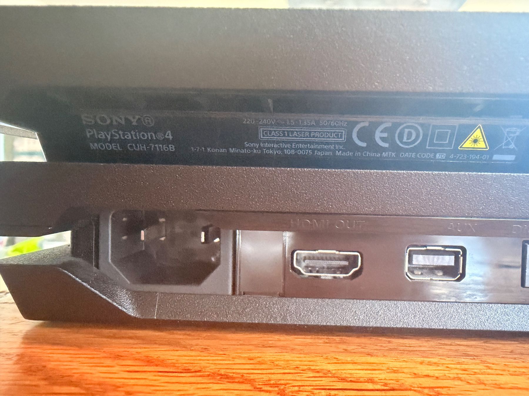 Sony Konsolen: Playstation 4 Pro (1TB) + 3 Controller, top Zustand! – Gebraucht aus Rombach von lux7777777 3
