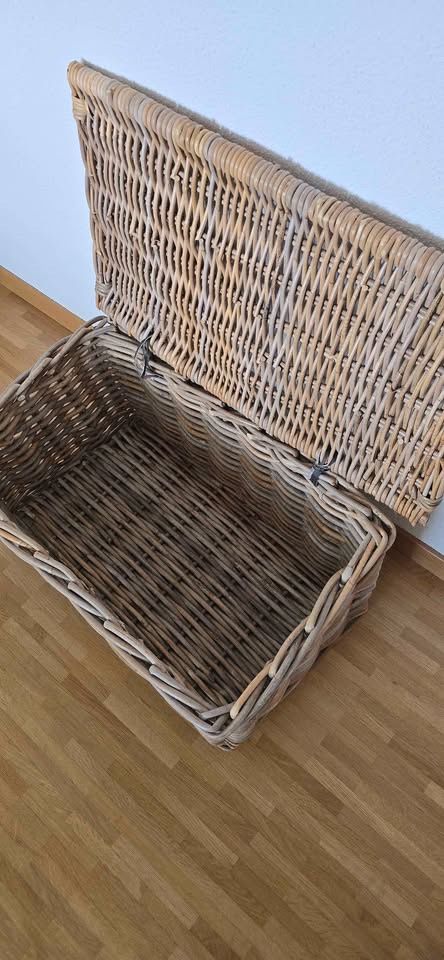Cassapanche: Grosse Rattan Truhe  Versand Möglich – Nuovo (secondo la descrizione) da Weggis venduto da bdrm48 3