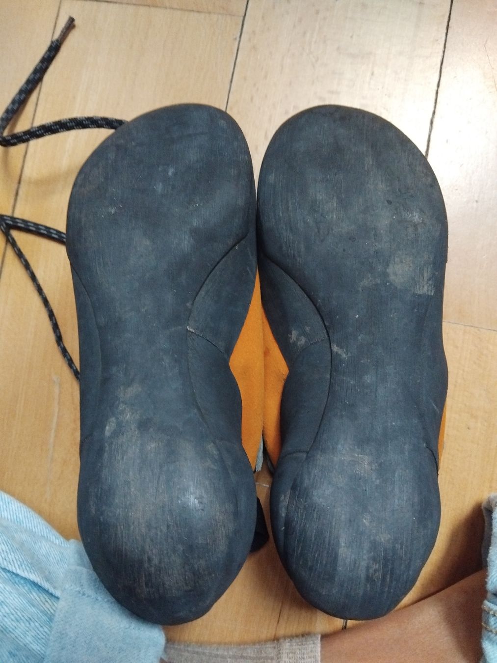 Millet Herrenschuhe: Chaussures Millet Escalade orange gris taille 38 – Gebraucht aus Peseux von Seven_life 5