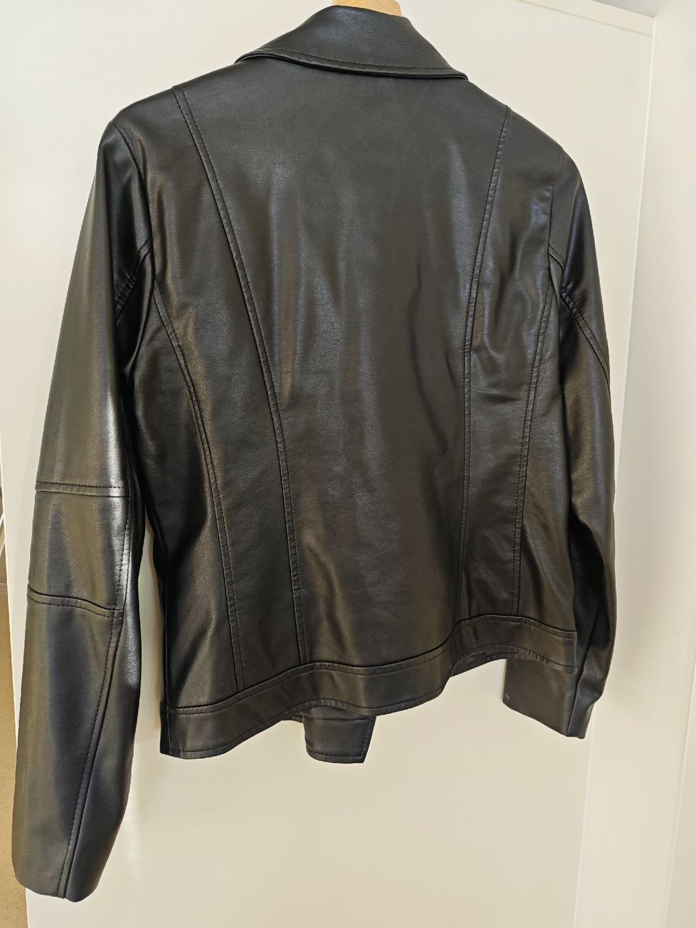Giacche: Stylish Black Leather Jacket Mohito Gr. 40 – Nuovo (secondo la descrizione) da Zürich venduto da alu_dzr7 5