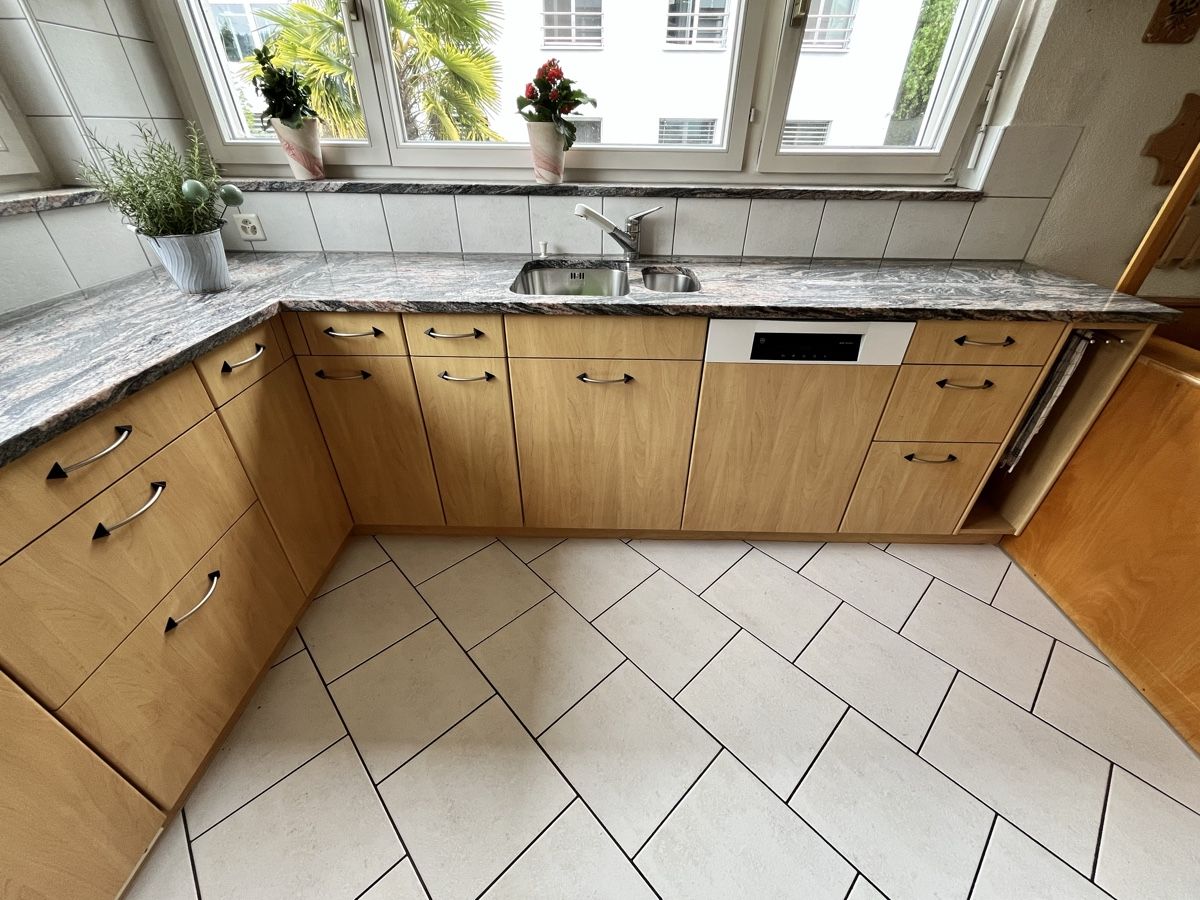 Cucine complete: Schweizer Einbauküche mit Granitabdeckung – Usato da Rotkreuz venduto da Manumak5 1