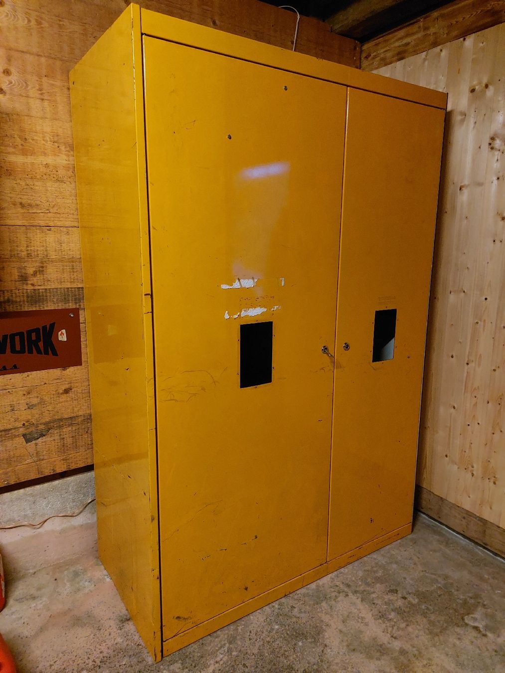 Armadi: Metallschrank, Werkstattschrank – Usato da Willisau venduto da Pzm81