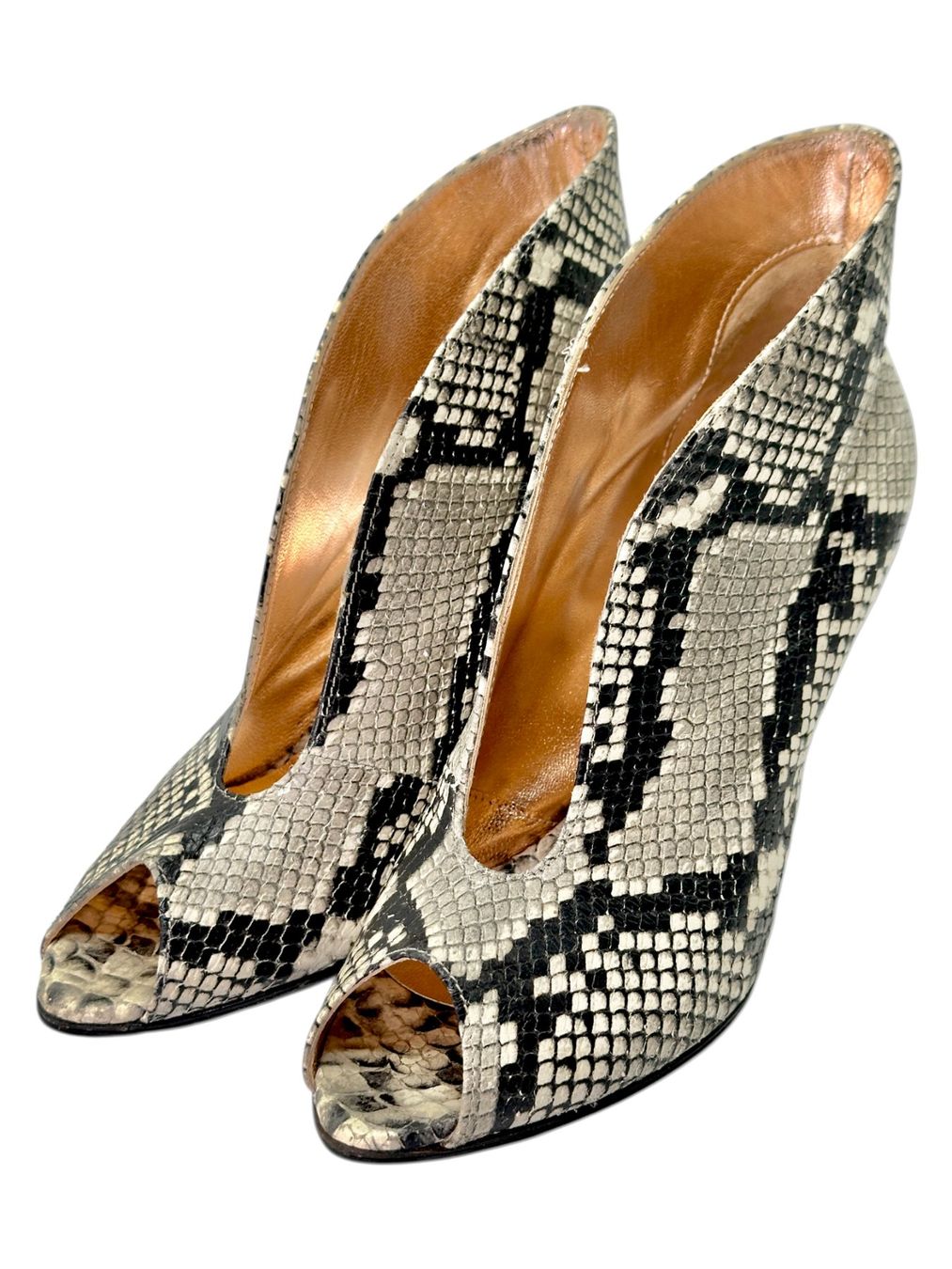 Chaussures femmes: Escarpins Ann Tuil en cuir effet python. Pointure 37 – D'occasion à Morges par Auct 3